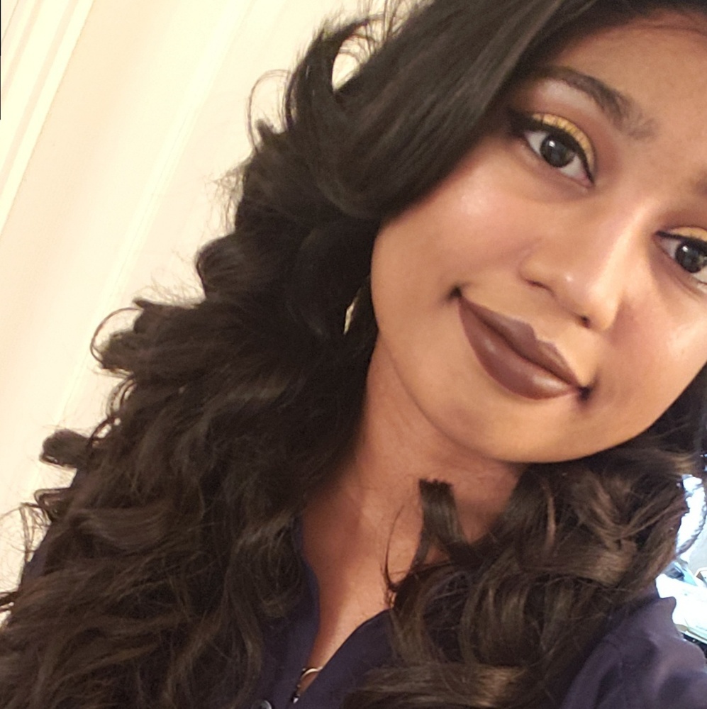 Meet your Posher, Ienza